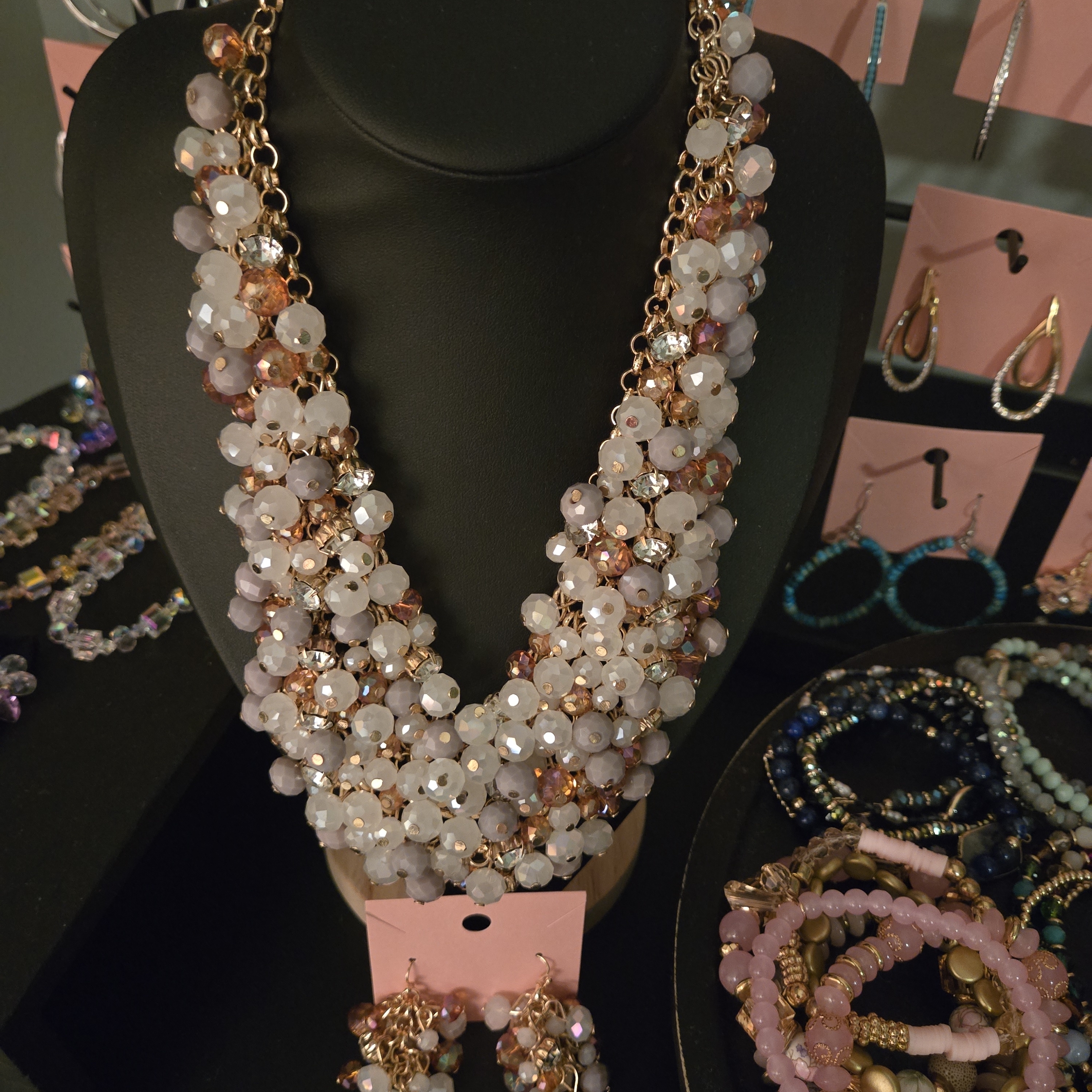 Chic Beaded Necklace In Champagne And Gold